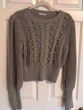 Tularosa Gray Bobble Cable Knit Cropped Sweater with Bishop Sleeves